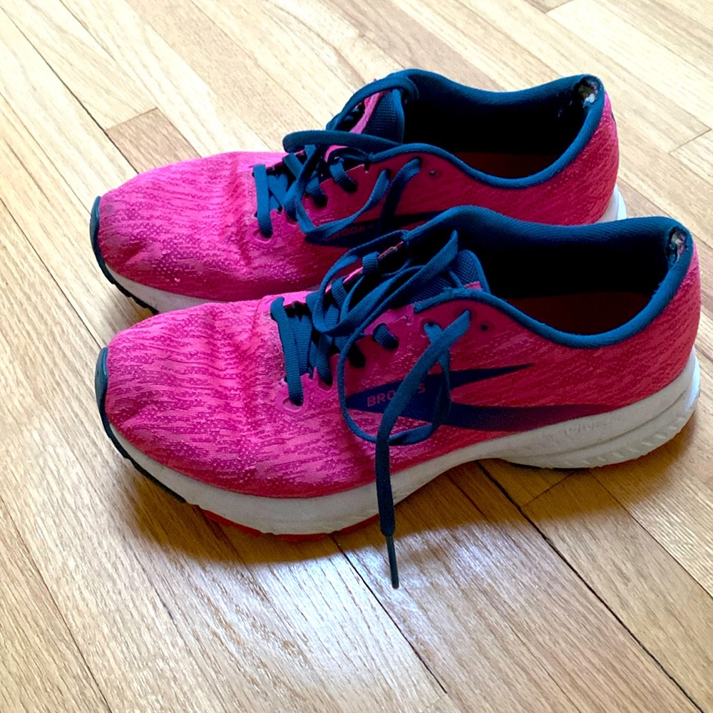 Used brooks launch sneakers